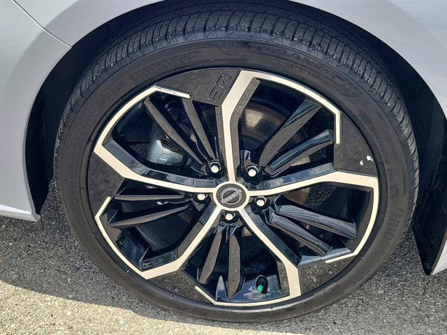 2025 Gray Sky Pearl Nissan Altima 2.5 SR FWD Sedan