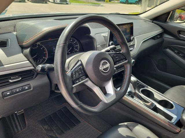 2025 Gray Sky Pearl Nissan Altima 2.5 SR FWD Sedan