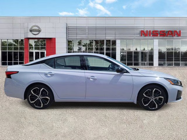 2025 Gray Sky Pearl Nissan Altima 2.5 SR FWD Sedan