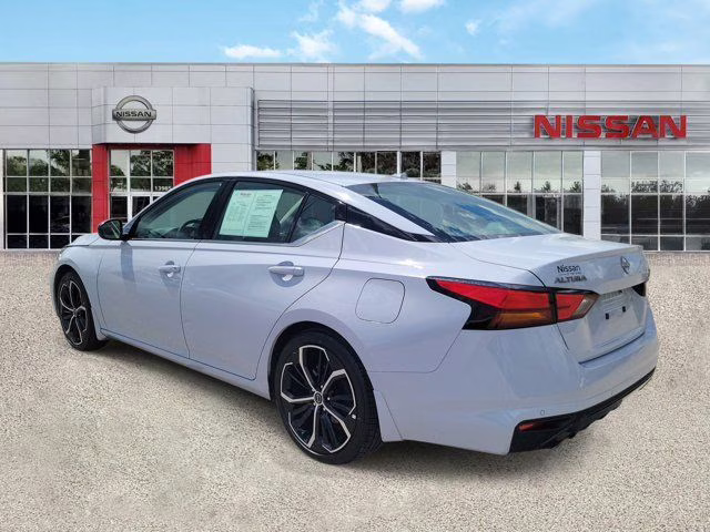 2025 Gray Sky Pearl Nissan Altima 2.5 SR FWD Sedan