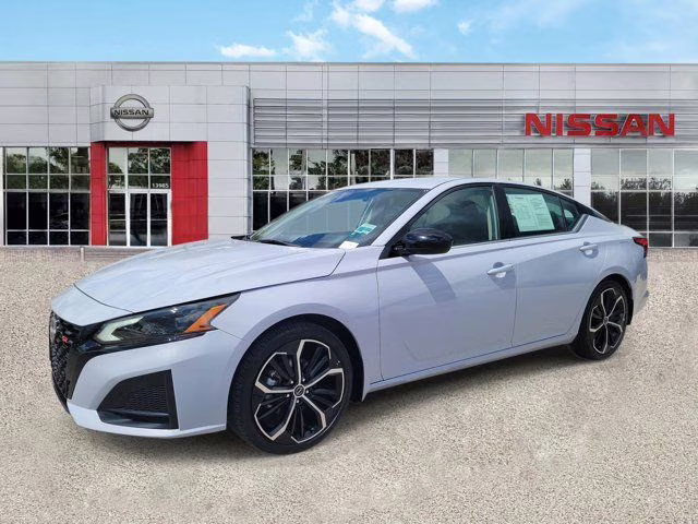 2025 Gray Sky Pearl Nissan Altima 2.5 SR FWD Sedan