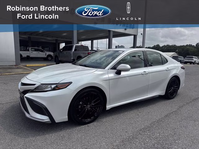2022 Pearl Toyota Camry XSE FWD Sedan