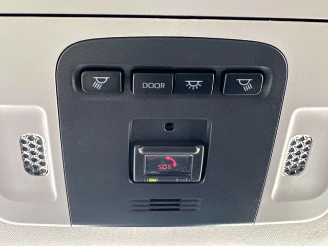 2022 Pearl Toyota Camry XSE FWD Sedan