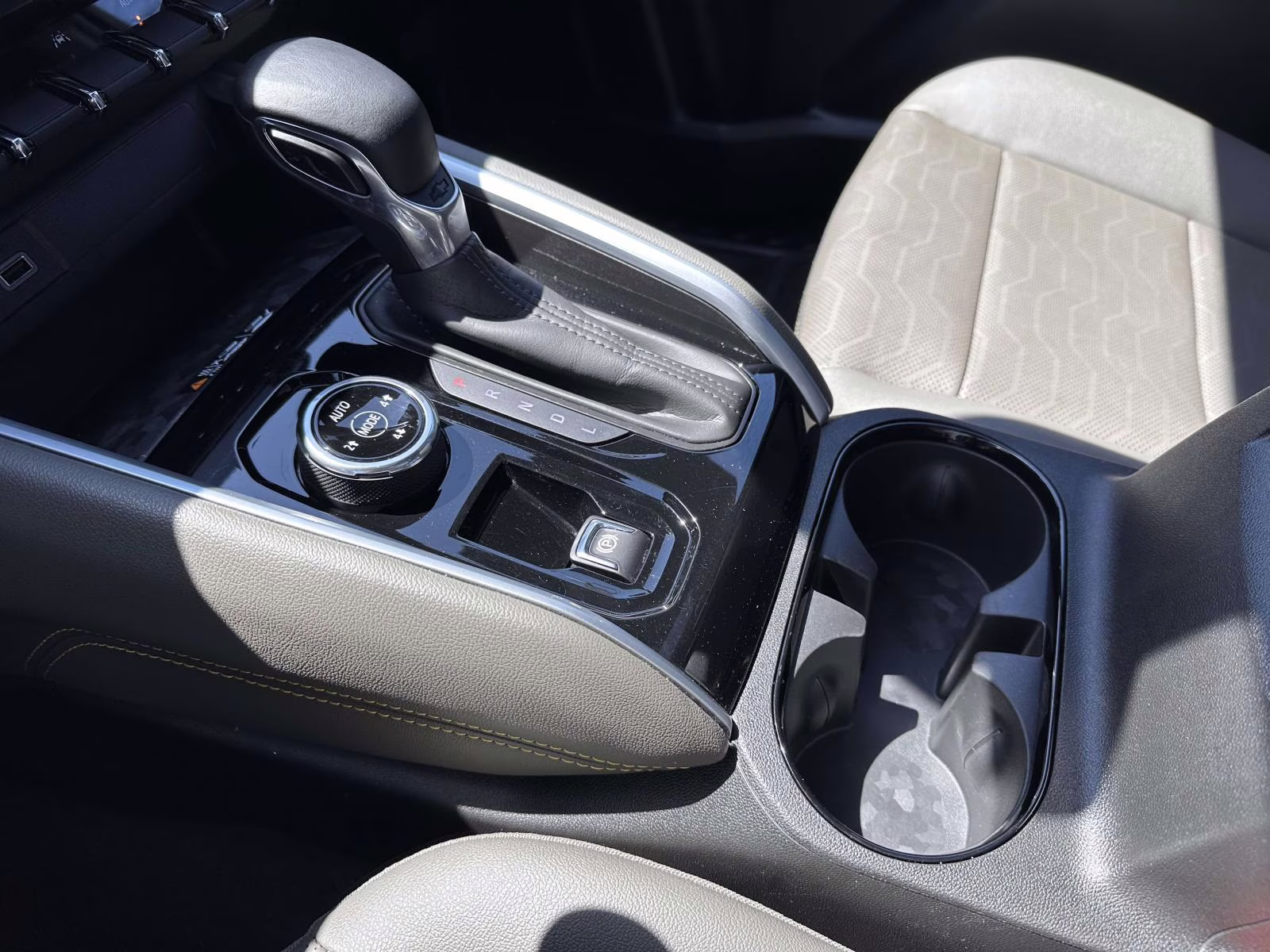 2023 Summit White Chevrolet Colorado 4WD Crew Cab ZR2 4X4 Truck