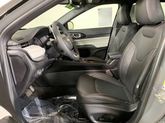 2023 Sting-Gray Clearcoat Jeep Compass Limited 4X4 SUV