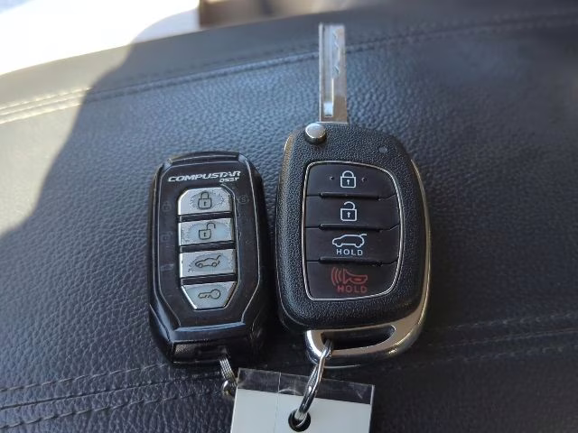 2018 Pearl White Hyundai Santa Fe Sport 2.4 Base AWD SUV