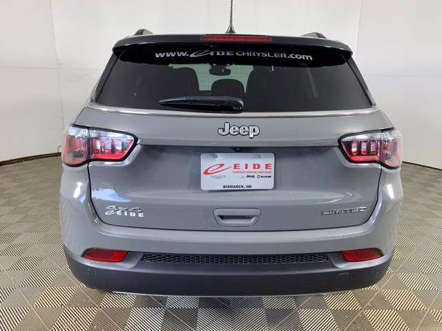 2023 Sting-Gray Clearcoat Jeep Compass Limited 4X4 SUV