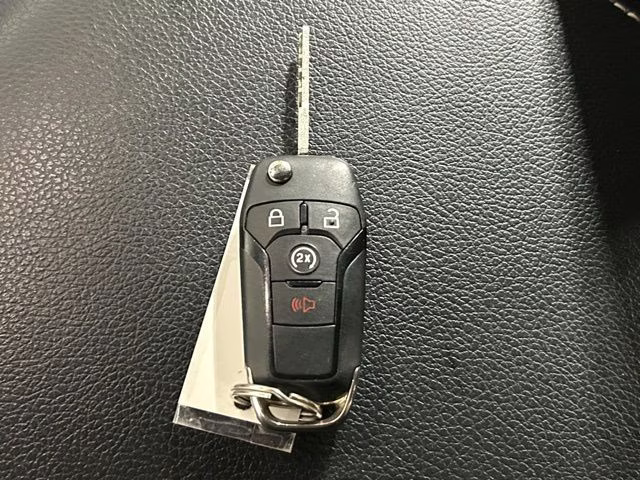2022 Iconic Silver Metallic Ford Super Duty F-250 SRW Lariat 4X4 Truck