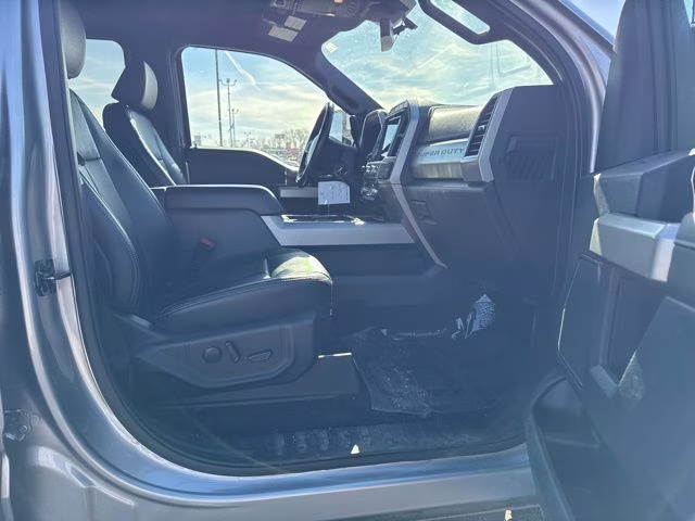 2022 Iconic Silver Metallic Ford Super Duty F-250 SRW Lariat 4X4 Truck