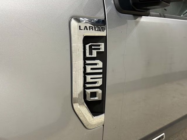 2022 Iconic Silver Metallic Ford Super Duty F-250 SRW Lariat 4X4 Truck