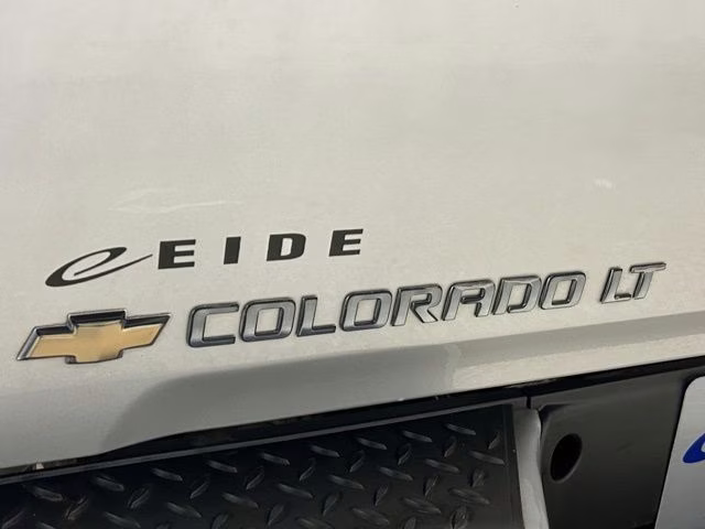 2010 Sheer Silver Metallic Chevrolet Colorado 1LT 4X4 Truck