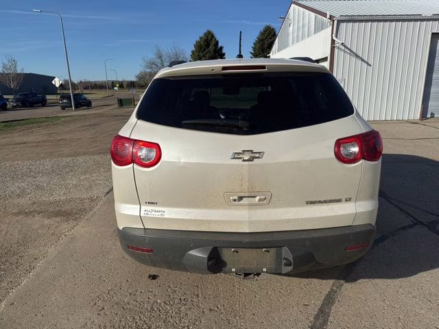 2012 White Diamond Tricoat Chevrolet Traverse 2LT AWD SUV