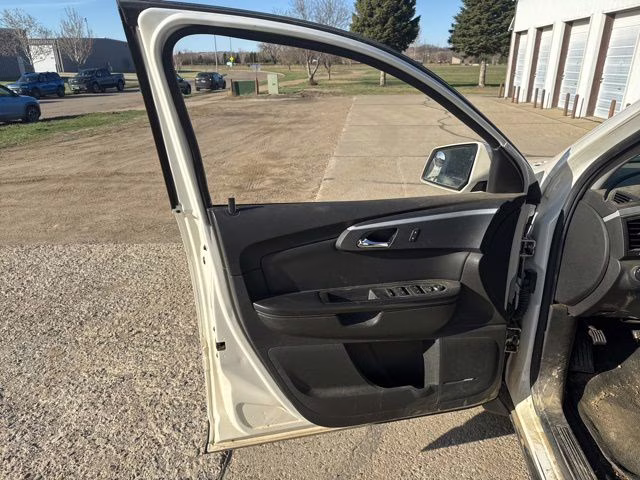 2012 White Diamond Tricoat Chevrolet Traverse 2LT AWD SUV