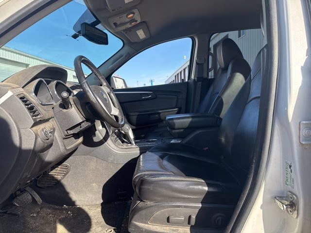 2012 White Diamond Tricoat Chevrolet Traverse 2LT AWD SUV