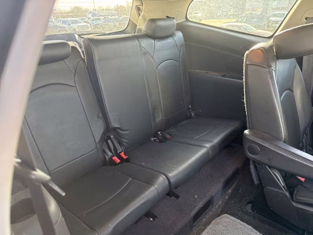 2012 White Diamond Tricoat Chevrolet Traverse 2LT AWD SUV