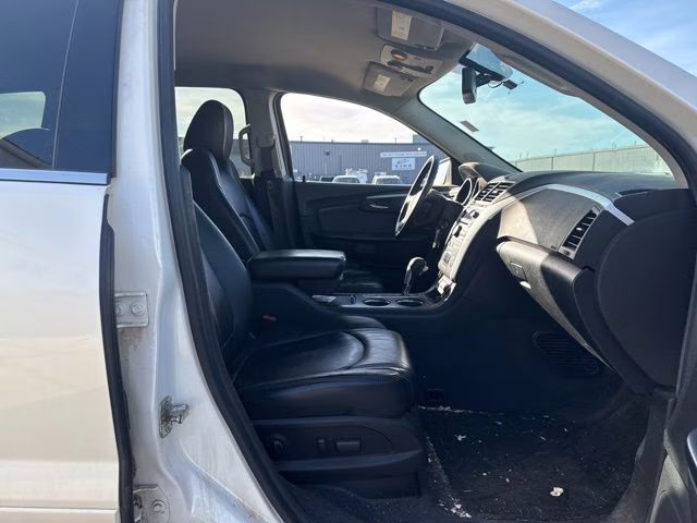 2012 White Diamond Tricoat Chevrolet Traverse 2LT AWD SUV