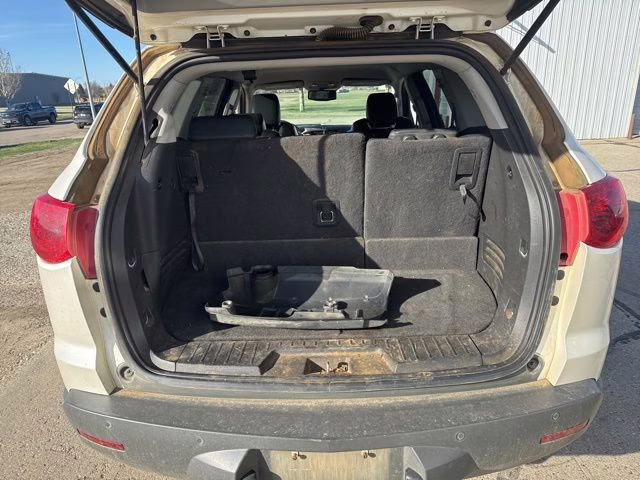 2012 White Diamond Tricoat Chevrolet Traverse 2LT AWD SUV