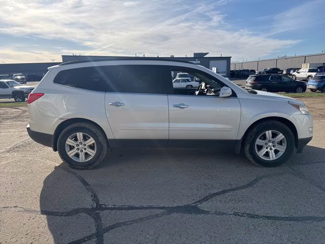 2012 White Diamond Tricoat Chevrolet Traverse 2LT AWD SUV