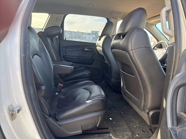 2012 White Diamond Tricoat Chevrolet Traverse 2LT AWD SUV