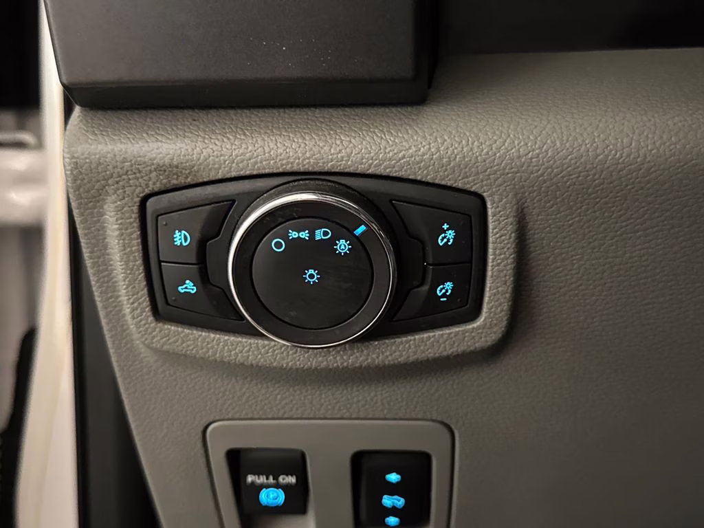 2018 Oxford White Ford F-150 XLT 4X4 Truck