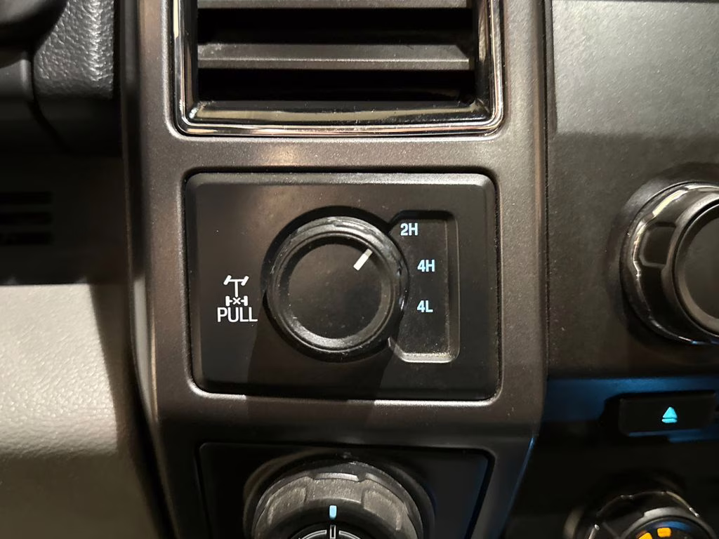 2018 Oxford White Ford F-150 XLT 4X4 Truck