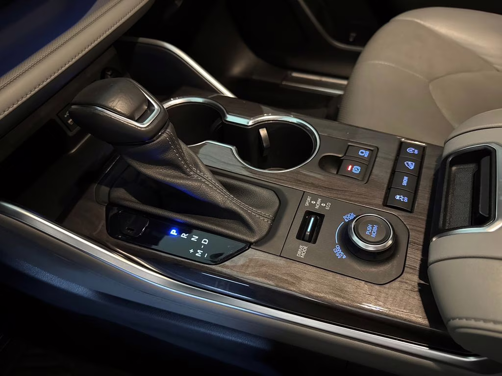 2022 Wind Chill Pearl Toyota Highlander Platinum AWD SUV