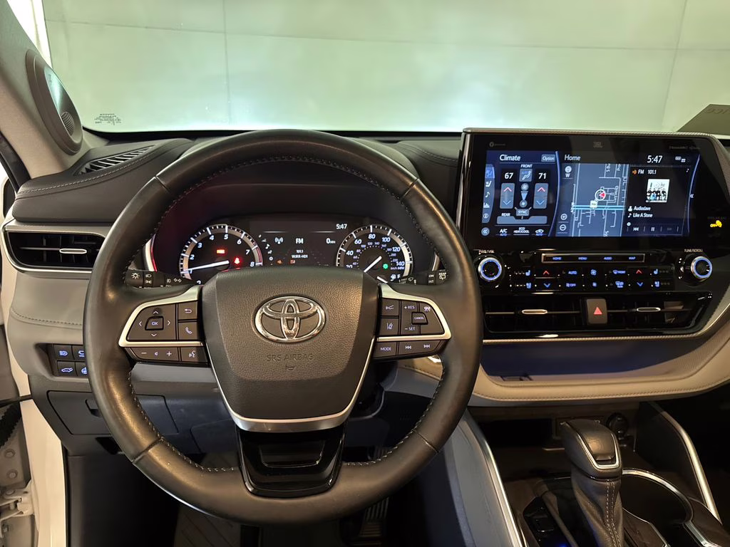 2022 Wind Chill Pearl Toyota Highlander Platinum AWD SUV