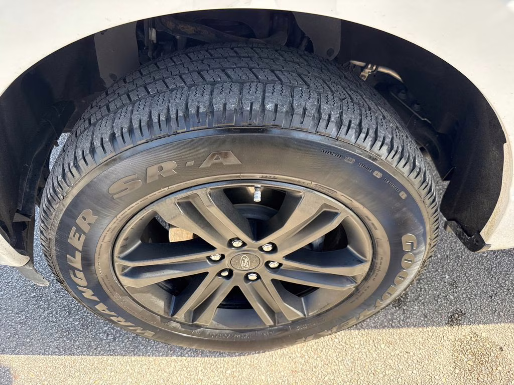 2021 Oxford White Ford F-150 Lariat 4X4 Truck