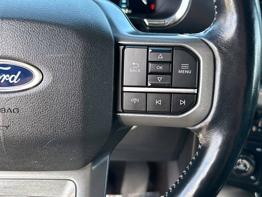 2021 Oxford White Ford F-150 Lariat 4X4 Truck