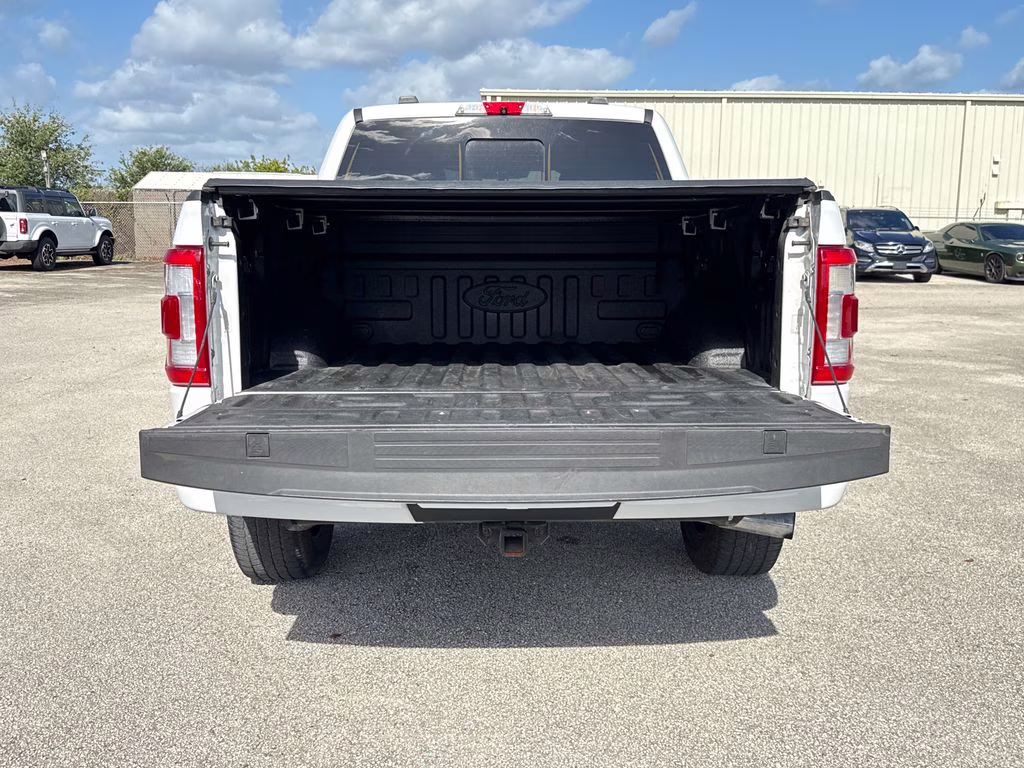 2021 Oxford White Ford F-150 Lariat 4X4 Truck