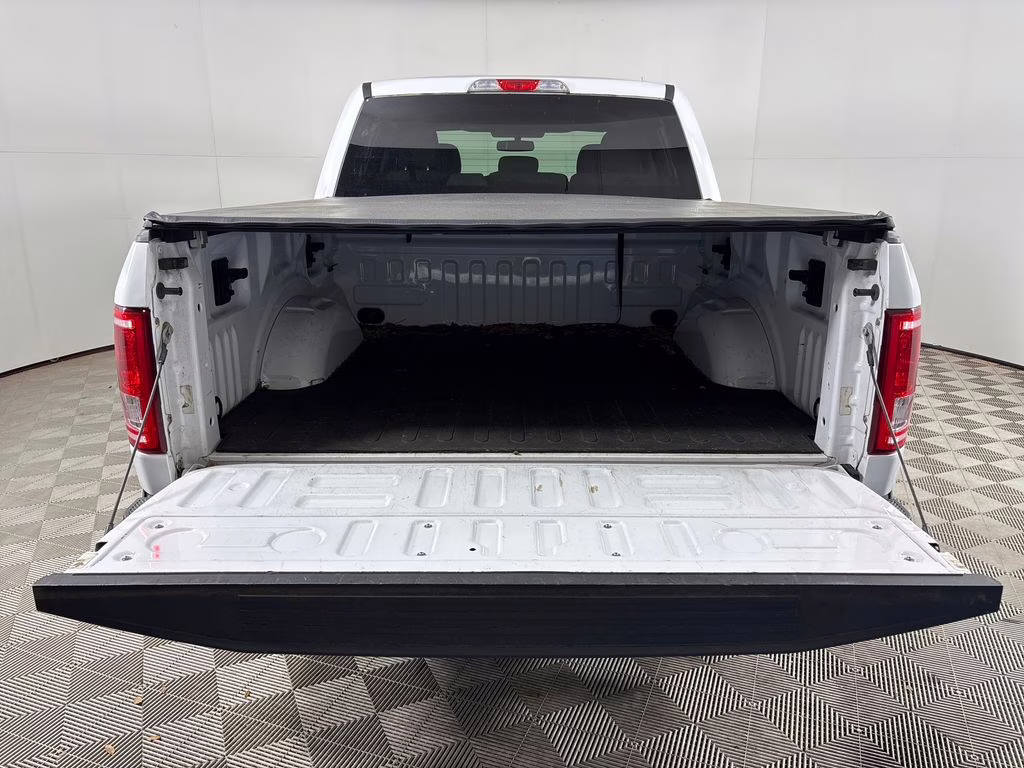 2015 Oxford White Ford F-150 XLT RWD Truck