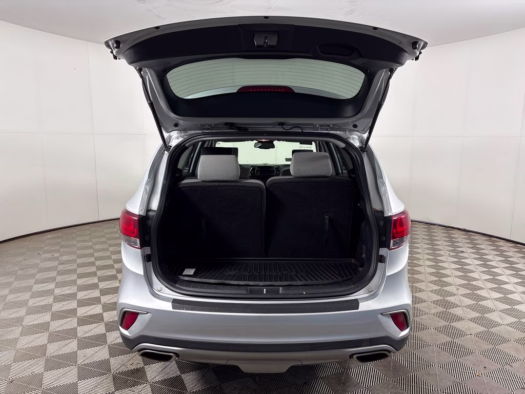 2017 Circuit Silver Hyundai Santa Fe SE FWD SUV