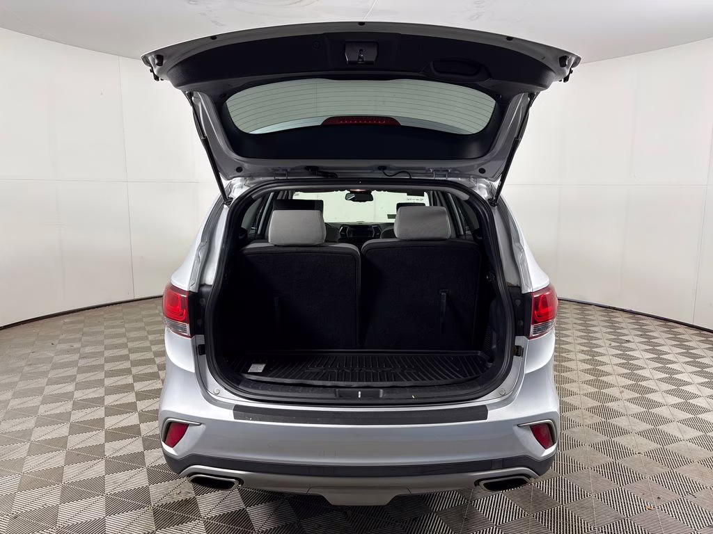 2017 Circuit Silver Hyundai Santa Fe SE FWD SUV
