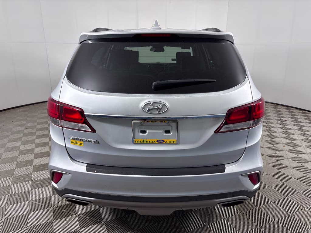 2017 Circuit Silver Hyundai Santa Fe SE FWD SUV