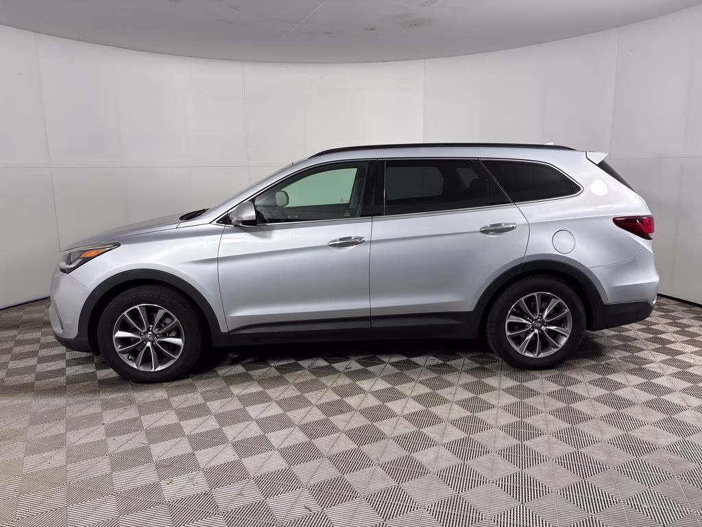 2017 Circuit Silver Hyundai Santa Fe SE FWD SUV