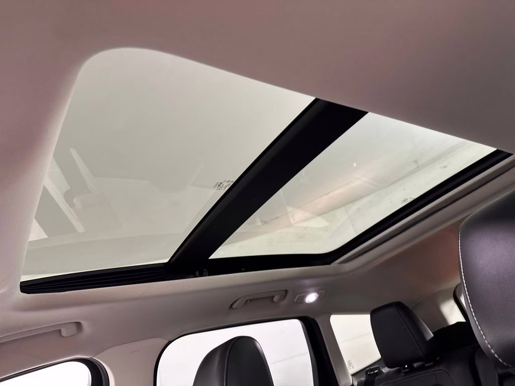 2017 Canyon Ridge Metallic Ford Escape SE FWD SUV