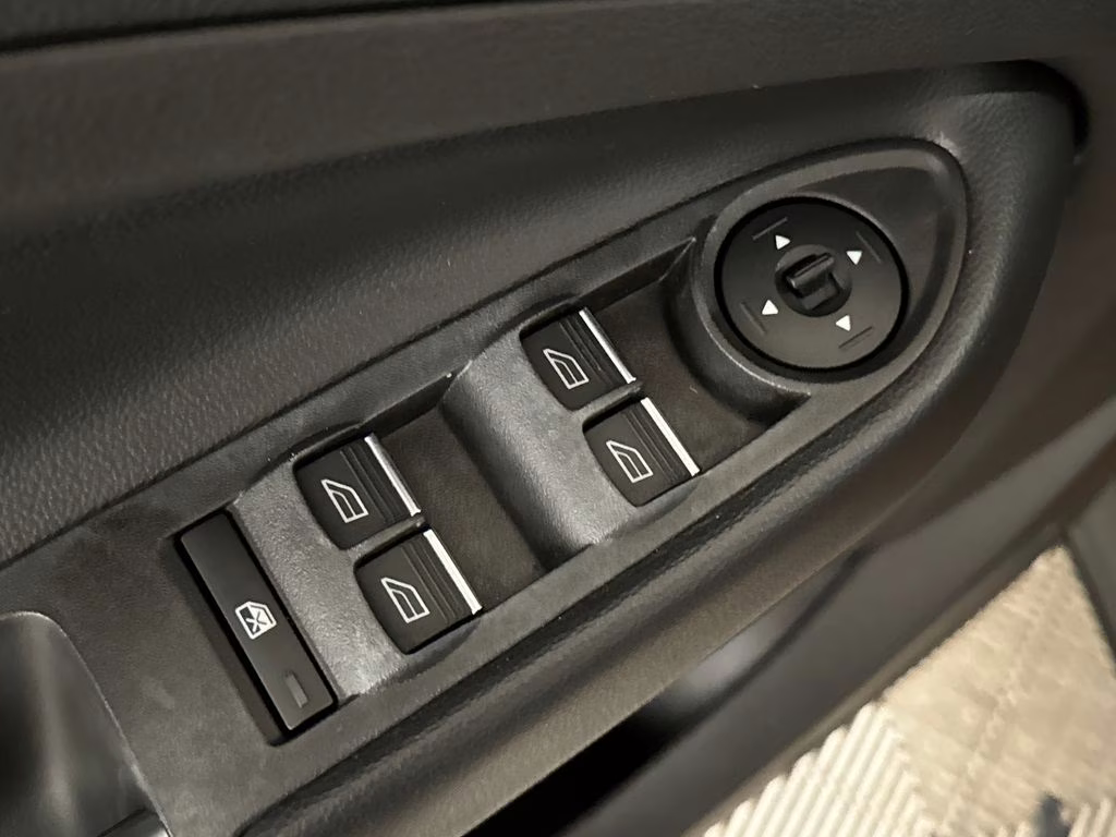 2017 Canyon Ridge Metallic Ford Escape SE FWD SUV