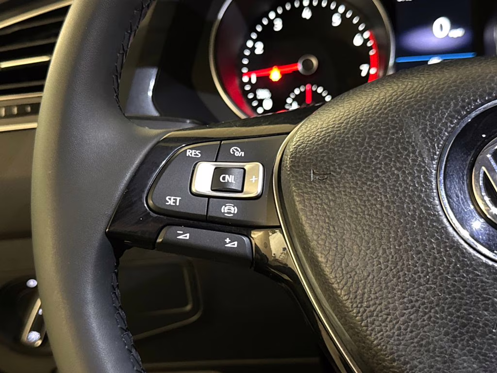 2020 Silk Blue Metallic Volkswagen Tiguan 2.0T SE FWD SUV