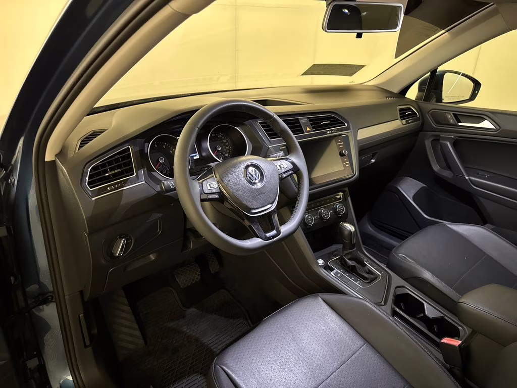 2020 Silk Blue Metallic Volkswagen Tiguan 2.0T SE FWD SUV
