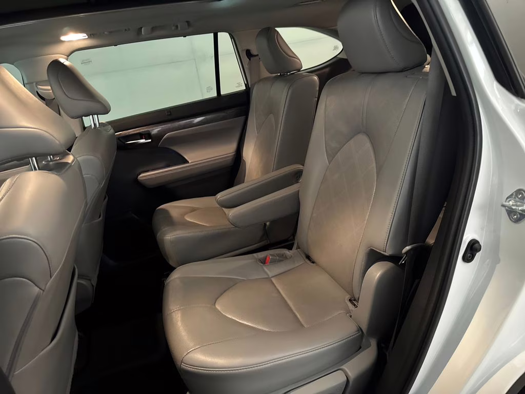 2022 Wind Chill Pearl Toyota Highlander Platinum AWD SUV