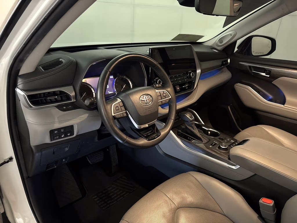 2022 Wind Chill Pearl Toyota Highlander Platinum AWD SUV
