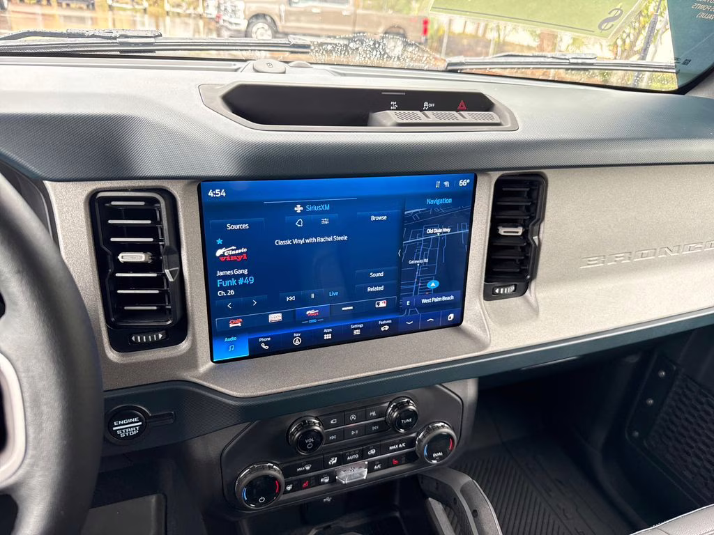 2024 Oxford White Ford Bronco Outer Banks 4X4 SUV