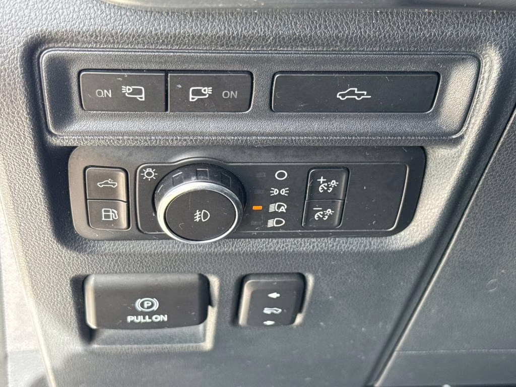 2021 Oxford White Ford F-150 Lariat 4X4 Truck