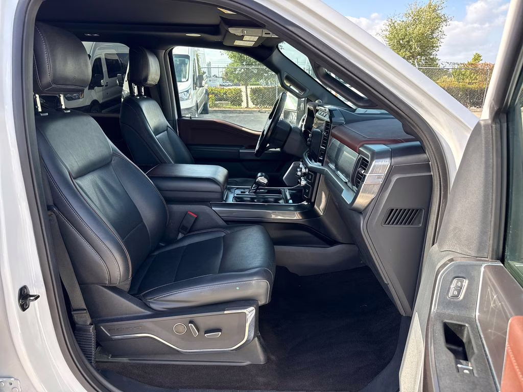 2021 Oxford White Ford F-150 Lariat 4X4 Truck