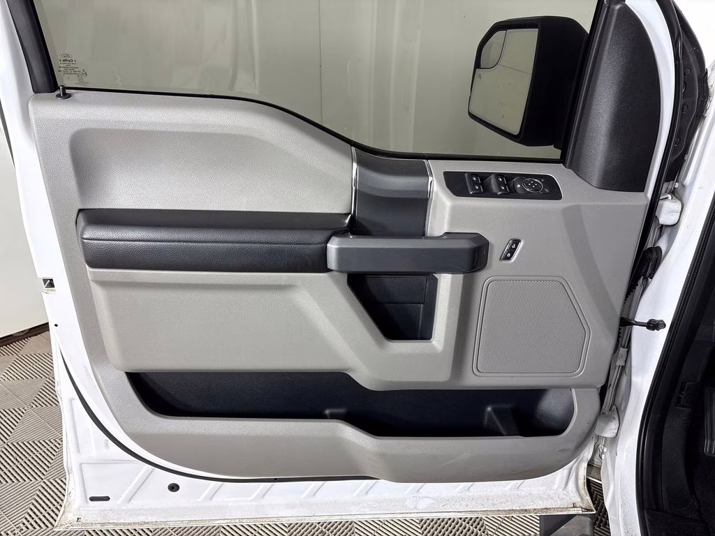 2015 Oxford White Ford F-150 XLT RWD Truck