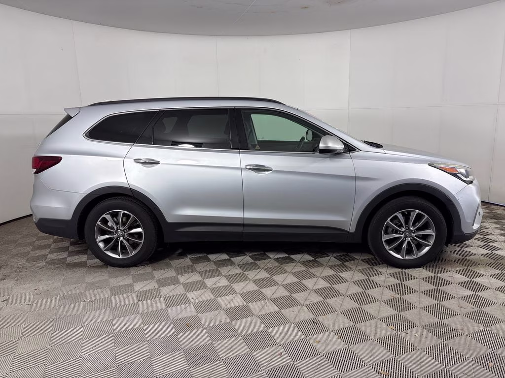 2017 Circuit Silver Hyundai Santa Fe SE FWD SUV