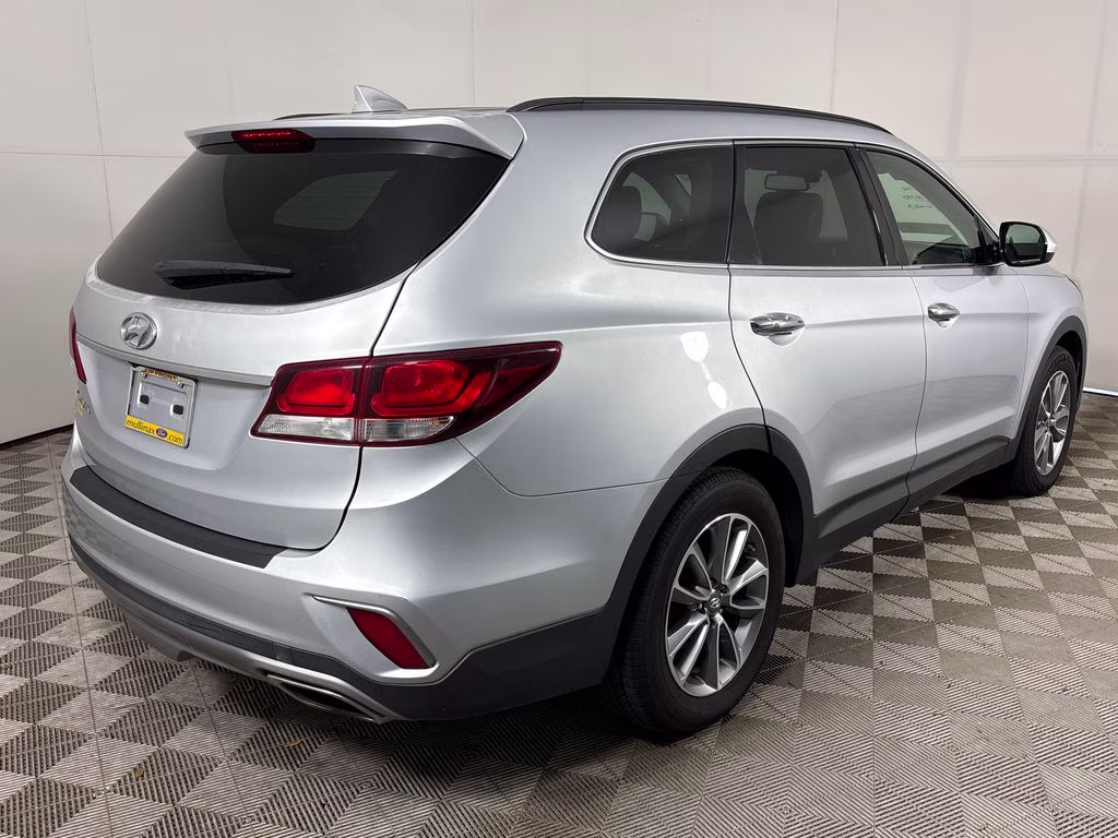 2017 Circuit Silver Hyundai Santa Fe SE FWD SUV