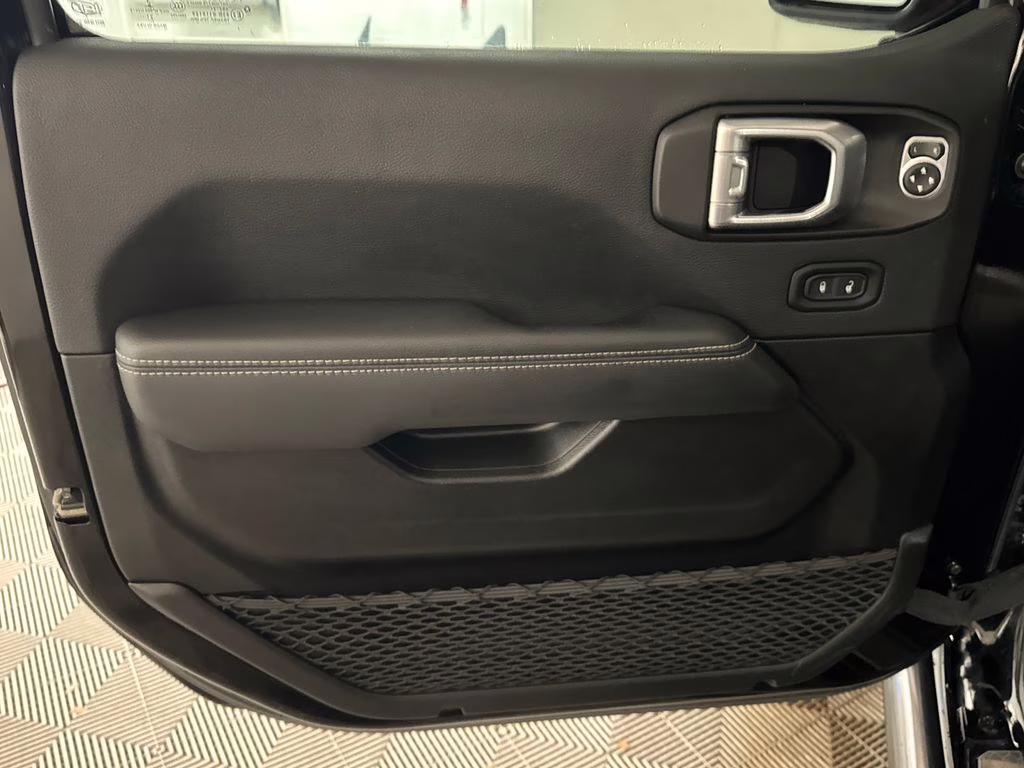 2022 Black Clearcoat Jeep Wrangler Unlimited Rubicon 4X4 SUV