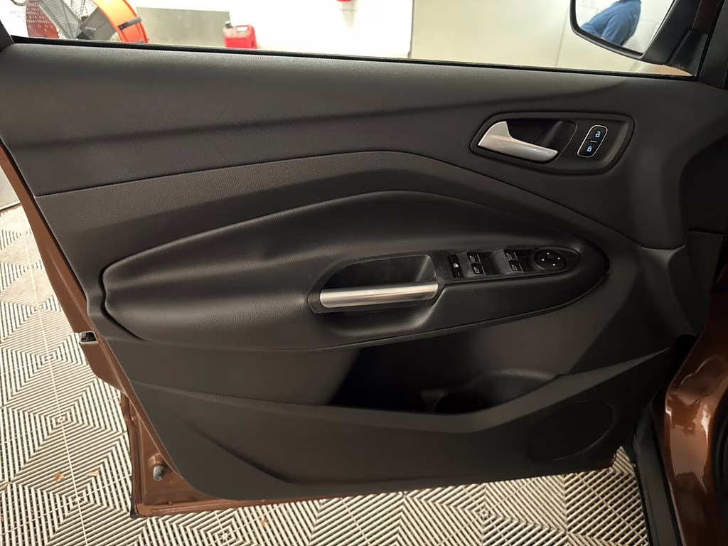 2017 Canyon Ridge Metallic Ford Escape SE FWD SUV