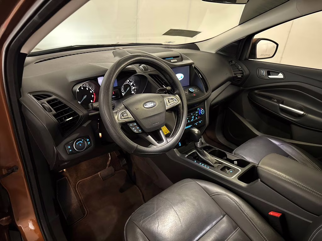 2017 Canyon Ridge Metallic Ford Escape SE FWD SUV